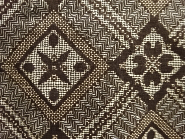 JAPANESE KIMONO / ANTIQUE KIMONO / SILK / DORO OSHIMA TSUMUGI / WOVEN RHOMBUS FLOWER